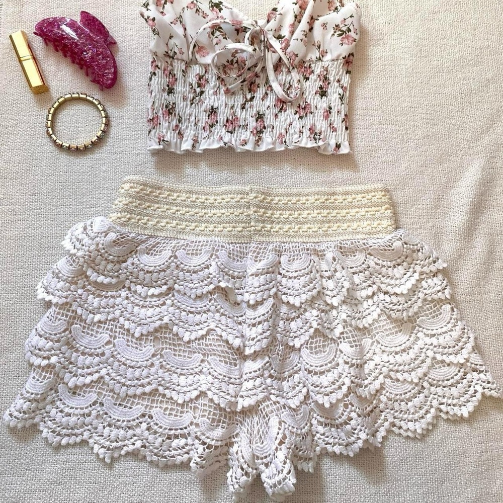 Cream crochet micro shorts with elastic waist by the brand Jolt in size Small